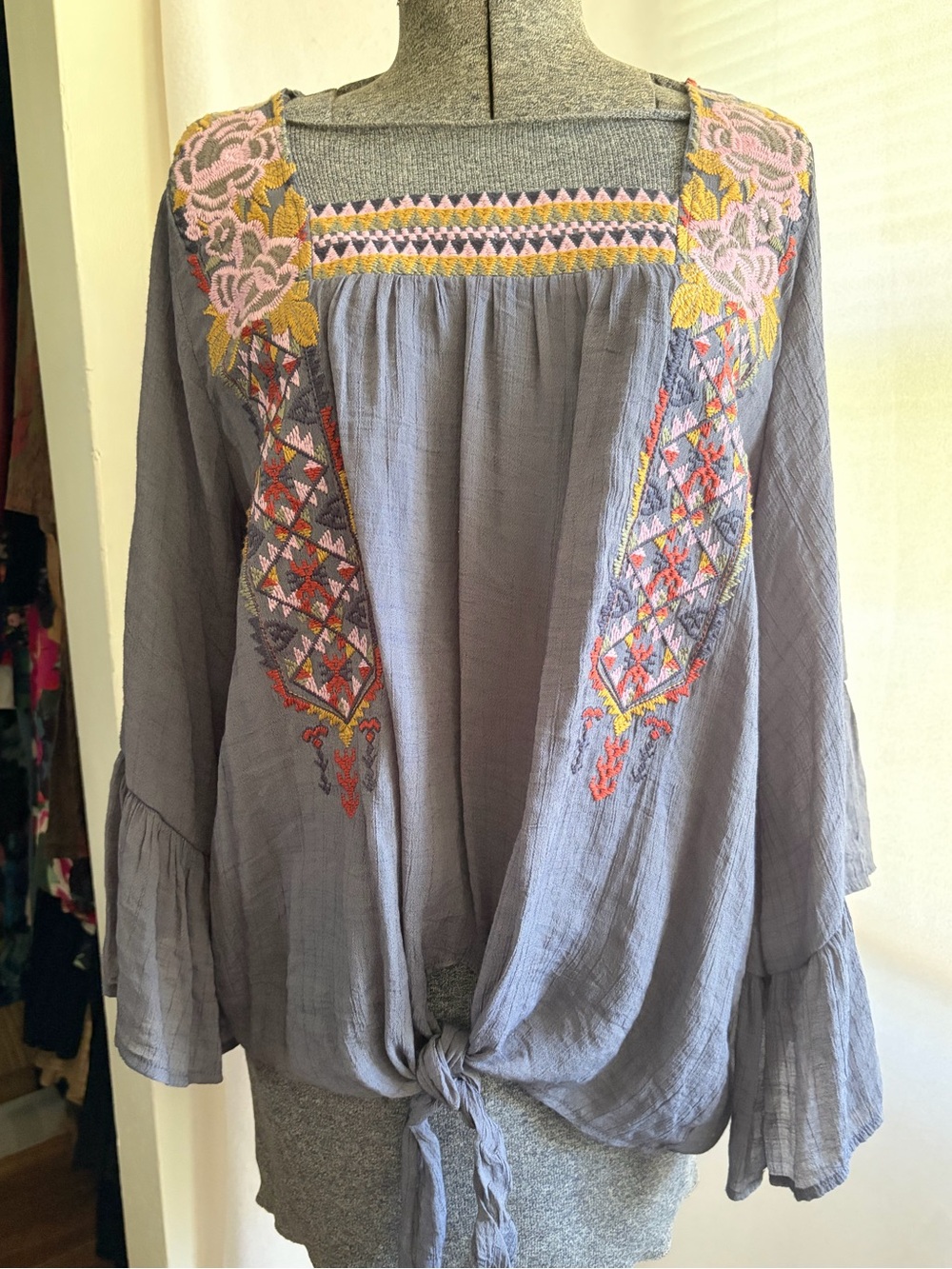 Entro boho peasant-style top with embroidery